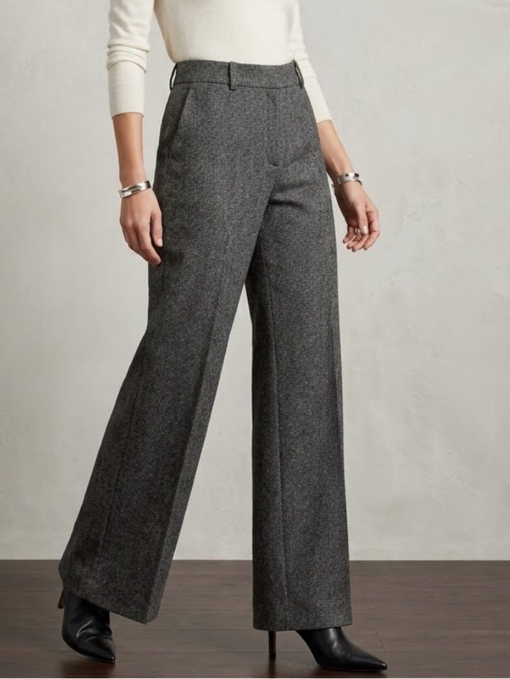 Hilary Radley Charcoal Gray Wide-Leg Trousers. Herringbone pattern Size 8